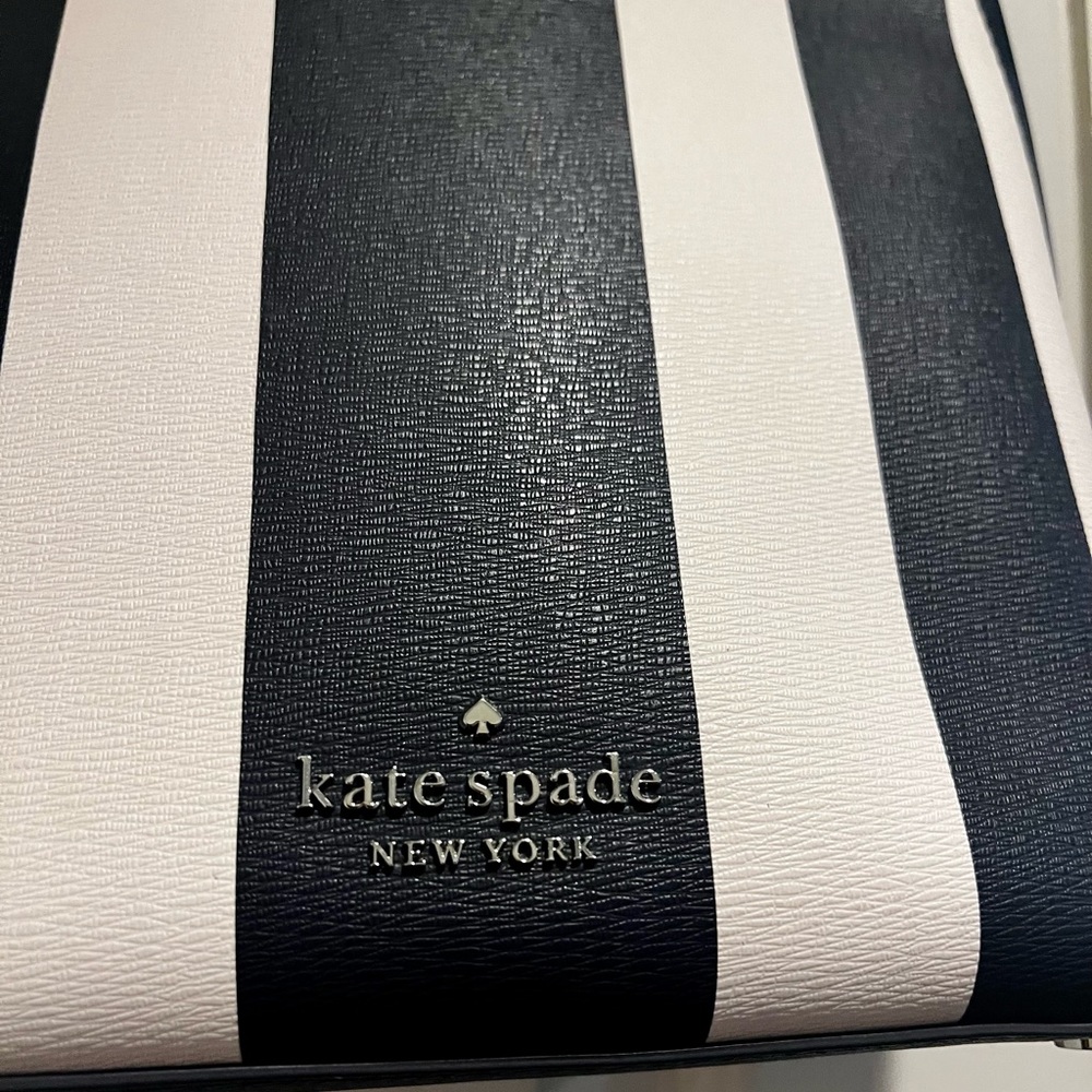 NWOT Spade ♠️ bucket bag striped navy blue and white - Picture 7 of 16
